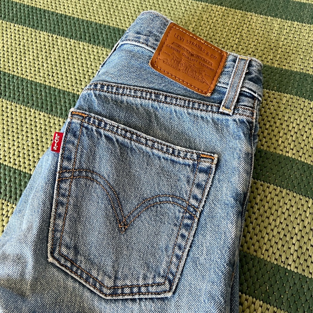 Levi’s ribcage straight size 25